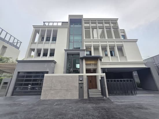 95E1 (Ninety-Five East One) : ไนน์ตี้ไฟว์ อีสต์วัน, กรุงเทพ