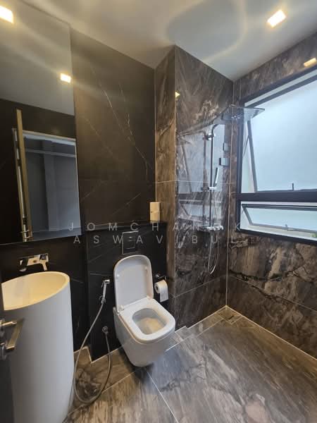 95E1 (Ninety-Five East One), Bangkok, 95 Soi Yothin Phattana 3, Khlong Chan, Bang Kapi, Bangkok, 4 Bedrooms, 846 sqm, Single Detached House For Sale, by Jomchanok Aswavibul, 500288201 - DDproperty.com