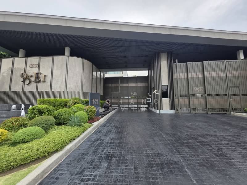 95E1 (Ninety-Five East One), Bangkok, 95 Soi Yothin Phattana 3, Khlong Chan, Bang Kapi, Bangkok, 4 Bedrooms, 846 sqm, Single Detached House For Sale, by Jomchanok Aswavibul, 500288201 - DDproperty.com