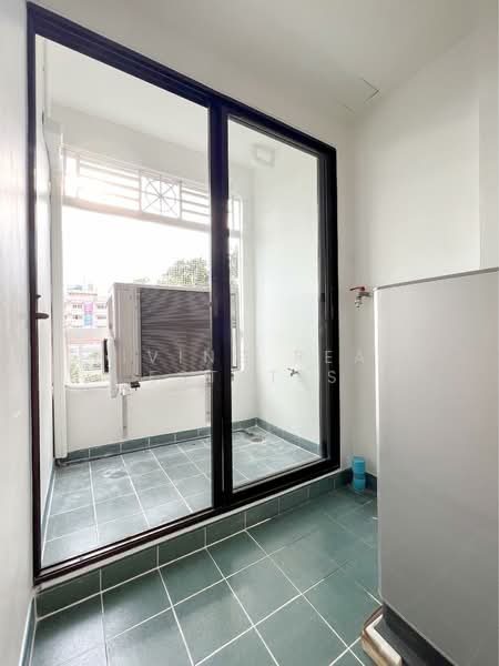 Lumpini Place Narathiwas 24, Bangkok, Sathu Pradit 19 Alley 3, Chong Nonsi, Yan Nawa, Bangkok, 1 Bedroom, 35 sqm, Condo For Sale, by Living Real Estates, 500288700 - DDproperty.com