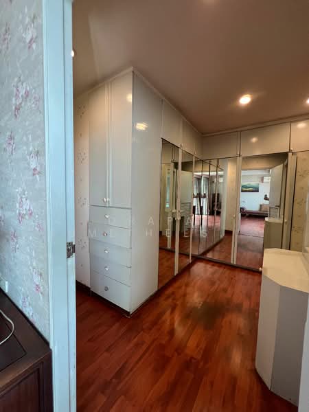 Oriental Towers, Bangkok, 25 Soi Ekkamai 12, Ekkamai Road, Khlong Tan Nua, Watthana, Bangkok, 4 Bedrooms, 475 sqm, Condo For Sale, by Orapa Sumetheesirisakul, 500288704 - DDproperty.com