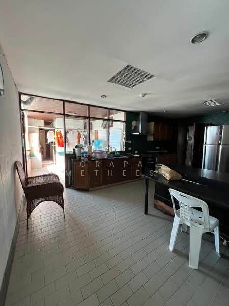 Oriental Towers, Bangkok, 25 Soi Ekkamai 12, Ekkamai Road, Khlong Tan Nua, Watthana, Bangkok, 4 Bedrooms, 475 sqm, Condo For Sale, by Orapa Sumetheesirisakul, 500288704 - DDproperty.com