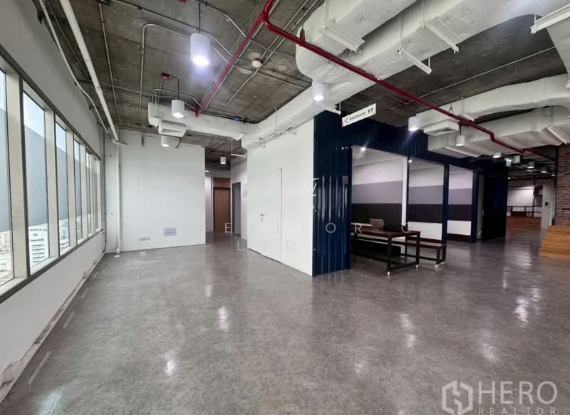 ให้เช่า - For Rent Office Space 504 sqm near BTS Asok & MRT Sukhumvit HRE00681, กรุงเทพ