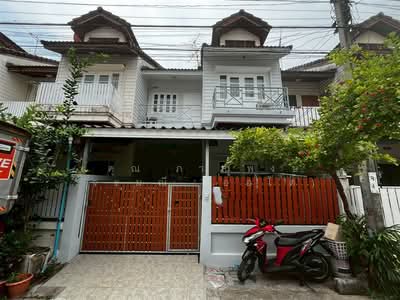 ขาย - ทาวน์เฮ้าส์ 2 ชั้น 19.5 ตร.ว. หมู่บ้านเอื้อประชา ซอยนวลจันทร์56 แยก7, กรุงเทพ