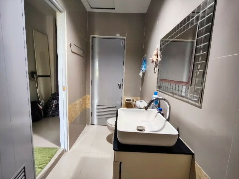 ทาวน์เฮ้าส์ 3 ชั้น หมู่บ้านไพโรจน์ โครงการ 5 บางนา ทำเลดี ราคาถูก, Bangkok, บางนา-ตราด, Bang Na Nuea, Bang Na, Bangkok, 4 Bedrooms, 180 sqm, Townhouse For Sale, by คุณ วิภาพร (ภา), 500289132 - DDproperty.com
