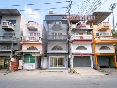ขาย - ทาวน์โฮม 3.5 ชั้น รีโนเวทใหม่ ซอยร่มเกล้า 21 แยก 2 เขตลาดกระบัง, กรุงเทพ