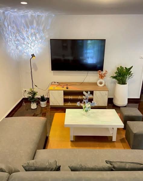 6-BR Townhouse, Bangkok, Phra Kanong Nua, Watthana, Bangkok, 6 Bedrooms, 280 sqm, Townhouse For Rent, by Vichai  Annavakulthorn, 500289319 - DDproperty.com
