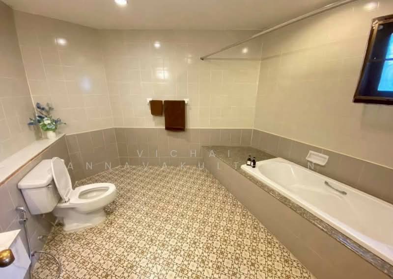 6-BR Townhouse, Bangkok, Phra Kanong Nua, Watthana, Bangkok, 6 Bedrooms, 280 sqm, Townhouse For Rent, by Vichai  Annavakulthorn, 500289319 - DDproperty.com