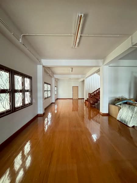 For Rent: 4-Storey Commercial Building (2 Connected Units) near BTS Si Nut (SPSP655), Bangkok, ศรีนครินทร์, Suan Luang, Suan Luang, Bangkok, , 1,000 sqm, Shophouse For Rent, by Agent Pla, 500289427 - DDproperty.com