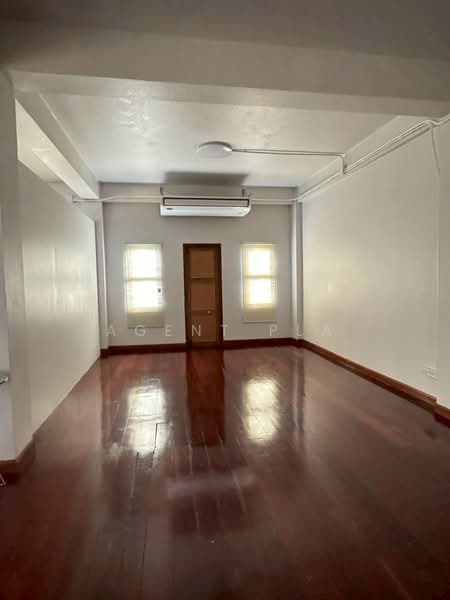 For Rent: 4-Storey Commercial Building (2 Connected Units) near BTS Si Nut (SPSP655), Bangkok, ศรีนครินทร์, Suan Luang, Suan Luang, Bangkok, , 1,000 sqm, Shophouse For Rent, by Agent Pla, 500289427 - DDproperty.com