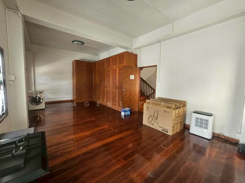 For Rent: 4-Storey Commercial Building (2 Connected Units) near BTS Si Nut (SPSP657), Bangkok, ศรีนครินทร์, Suan Luang, Bangkok, , 1,000 sqm, Shophouse For Rent, by Agent Pla, 500289427 - DDproperty.com