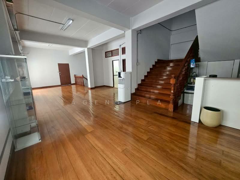 For Rent: 4-Storey Commercial Building (2 Connected Units) near BTS Si Nut (SPSP657), Bangkok, ศรีนครินทร์, Suan Luang, Bangkok, , 1,000 sqm, Shophouse For Rent, by Agent Pla, 500289427 - DDproperty.com