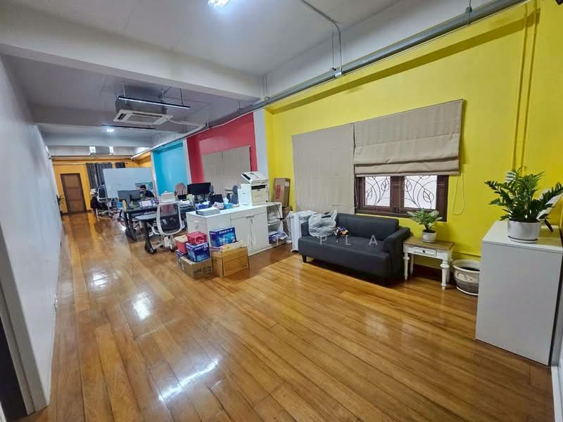 For Rent: 4-Storey Commercial Building (2 Connected Units) near BTS Si Nut (SPSP657), Bangkok, ศรีนครินทร์, Suan Luang, Bangkok, , 1,000 sqm, Shophouse For Rent, by Agent Pla, 500289427 - DDproperty.com