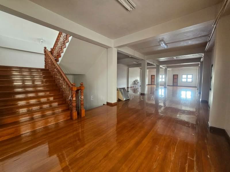For Rent: 4-Storey Commercial Building (2 Connected Units) near BTS Si Nut (SPSP657), Bangkok, ศรีนครินทร์, Suan Luang, Bangkok, , 1,000 sqm, Shophouse For Rent, by Agent Pla, 500289427 - DDproperty.com
