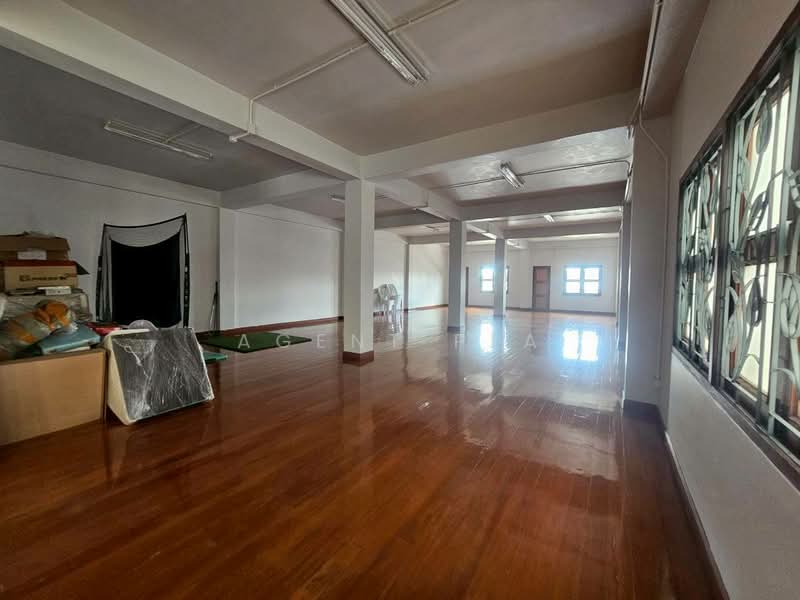 For Rent: 4-Storey Commercial Building (2 Connected Units) near BTS Si Nut (SPSP657), Bangkok, ศรีนครินทร์, Suan Luang, Bangkok, , 1,000 sqm, Shophouse For Rent, by Agent Pla, 500289427 - DDproperty.com