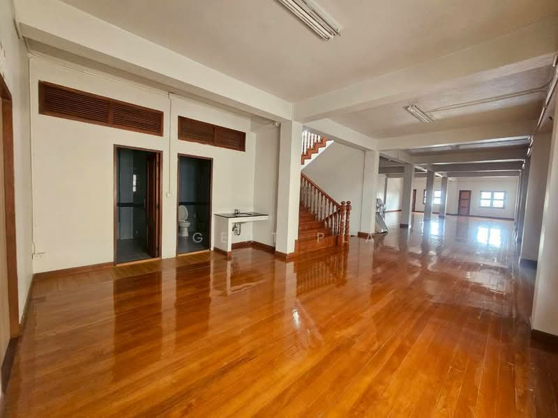 For Rent: 4-Storey Commercial Building (2 Connected Units) near BTS Si Nut (SPSP657), Bangkok, ศรีนครินทร์, Suan Luang, Bangkok, , 1,000 sqm, Shophouse For Rent, by Agent Pla, 500289427 - DDproperty.com