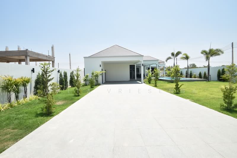 Luxury Pool Villa for Sale in Hua Hin – 4 Bedroom Modern Villa near Black Mountain, Prachuap Khiri Khan, Hin Lek Fai, Hua Hin, Prachuap Khiri Khan, 4 Bedrooms, 225 sqm, Villa For Sale, by Sumita Vriesenga, 500289428 - DDproperty.com