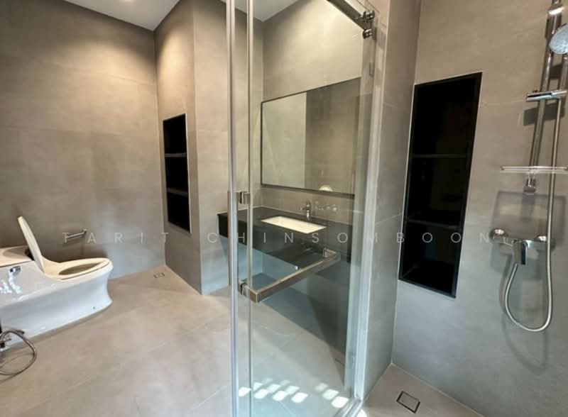 The Glamor Ekkamai – Praditmanutham, Bangkok, Soi Praditmanutham 8, Khlong Chaokhun Sing, Wang Thonglang, Bangkok, 3 Bedrooms, 412 sqm, Single Detached House For Sale, by Tarit Chinsomboon, 500289437 - DDproperty.com