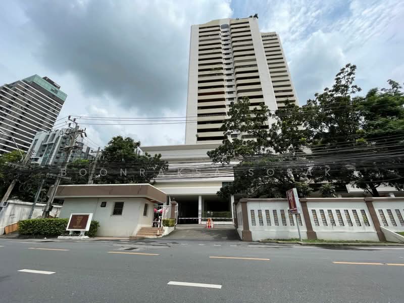 Oriental Towers, Bangkok, 25 Soi Ekkamai 12, Ekkamai Road, Khlong Tan Nua, Watthana, Bangkok, 4 Bedrooms, 453 sqm, Condo For Rent, by Boonraksa Sopak, 500289440 - DDproperty.com