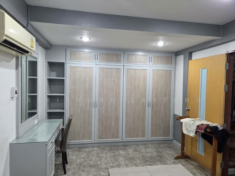 ขาย - อาคารพาณิชย์ 3.5 ชั้น หน้ากว้าง 5.15 เมตร รีโนเวทใหม่ ซอยบางกร่าง 26 ถนนบางกรวย-ไทรน้อย เมืองนนทบุรี, นนทบุรี