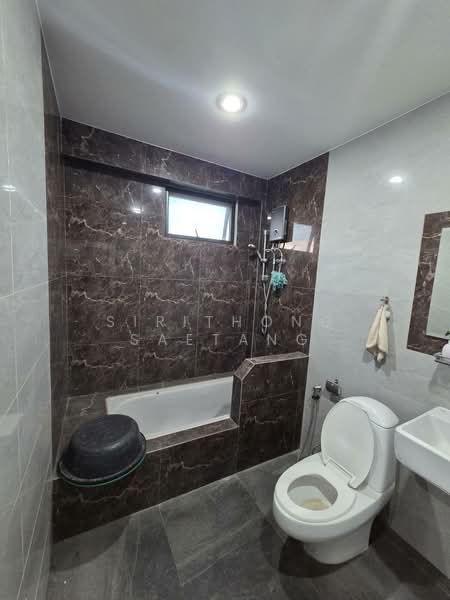 Commercial building 3.5 story 5.15 meters wide (newly renovated) Mueang Nonthaburi, Nonthaburi, บางกร่าง 26, Bang Krang, Muang Nonthaburi, Nonthaburi, , 300 sqm, Shophouse For Sale, by Sirithong Saetang, 500289601 - DDproperty.com