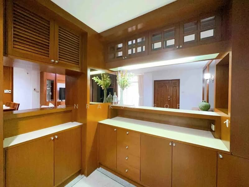 Homhual Mansion, Bangkok, 104 Soi Sukhumvit 49, Khlong Tan Nua, Watthana, Bangkok, 3 Bedrooms, 200 sqm, Apartment For Rent, by Boonraksa Sopak, 500289605 - DDproperty.com