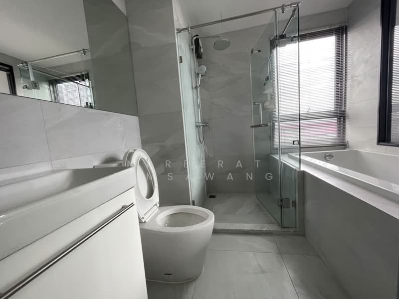 Rhythm Ekkamai, Bangkok, 11 Soi Sukhumvit 63, Khlongtoei Nua, Watthana, Bangkok, 2 Bedrooms, 70 sqm, Condo For Sale, by Nareerat Pimsawang, 500289659 - DDproperty.com