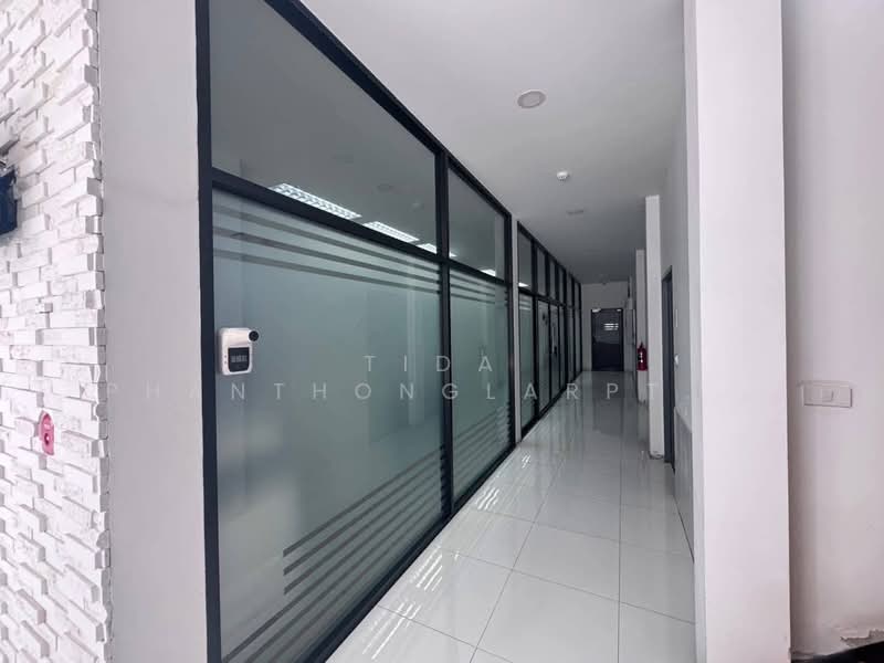 For rental of Stand Alone Intamara office building connected to Ratchada-Vibhavadi near MRT Suthisan, Bangkok, Din Daeng, Din Daeng, Bangkok, , 400 sqm, Office Space For Rent, by Tida phanthonglarptawee, 500289692 - DDproperty.com