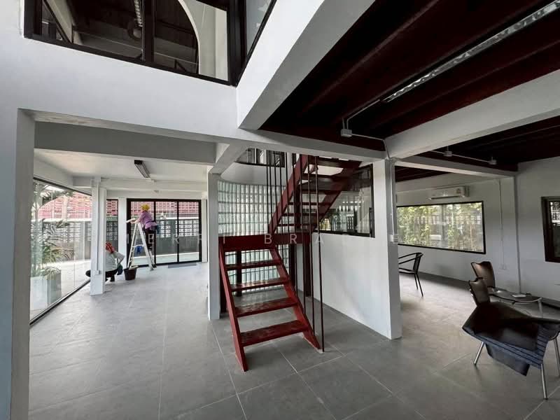 Office Building for Rent in a Prime Location – Sutthisan–Lat Phrao Area, Bangkok, Huai Khwang, Huai Khwang, Bangkok, , 520 sqm, Office Space For Rent, by Merri Bradley, 500289707 - DDproperty.com