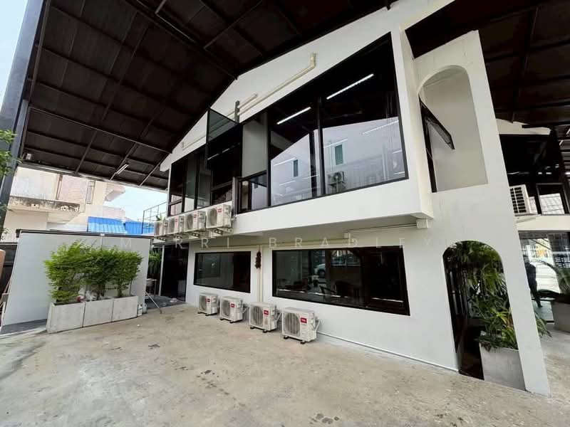 Office Building for Rent in a Prime Location – Sutthisan–Lat Phrao Area, Bangkok, Huai Khwang, Huai Khwang, Bangkok, , 520 sqm, Office Space For Rent, by Merri Bradley, 500289707 - DDproperty.com