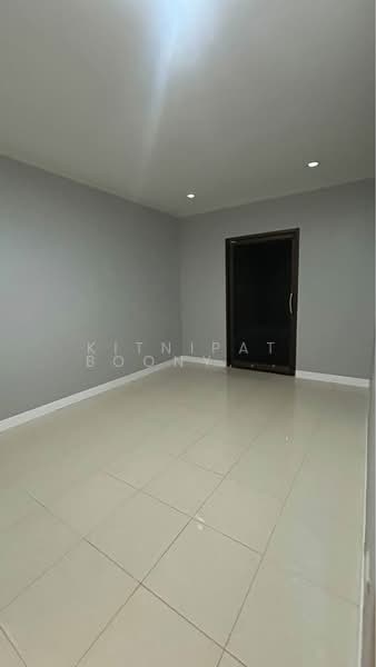 ทาวน์เฮ้าส์ 4-ห้องนอน, กรุงเทพ, ดอกไม้, ประเวศ, กรุงเทพ, 220 ตร.ม., ทาวน์เฮ้าส์ ขาย, โดย Kitnipat Boonyadhammakul, 500289760 - DDproperty.com