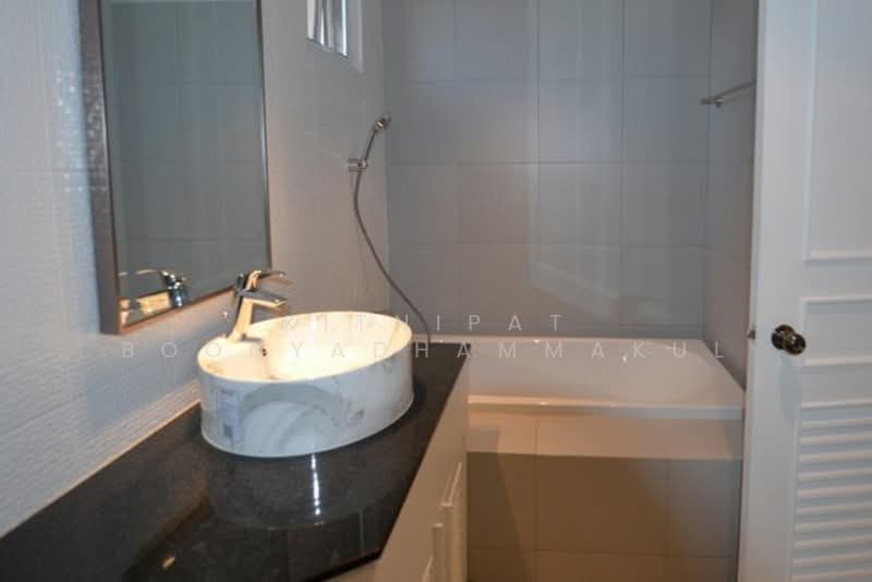 President Park Sukhumvit 24, Bangkok, 99 Sukhumvit 24 Alley, Khlongtoei Nua, Watthana, Bangkok, 3 Bedrooms, 260 sqm, Condo For Rent, by Kitnipat Boonyadhammakul, 500289821 - DDproperty.com