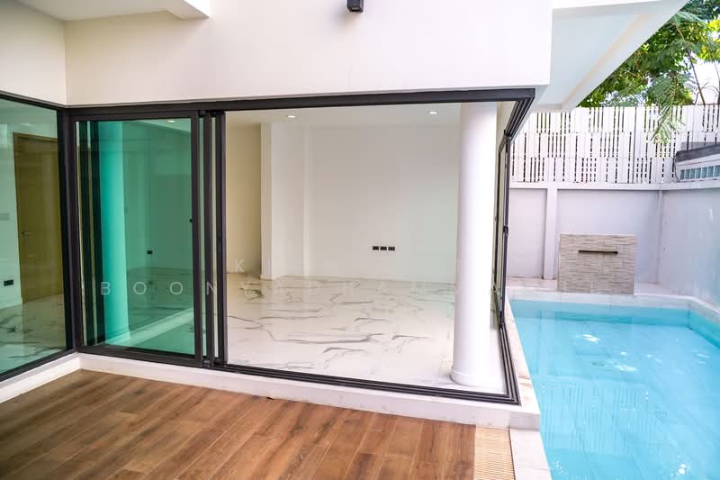 The Glamor Ekkamai – Praditmanutham, Bangkok, Soi Praditmanutham 8, Khlong Chaokhun Sing, Wang Thonglang, Bangkok, 3 Bedrooms, 450 sqm, Single Detached House For Sale, by Kitnipat Boonyadhammakul, 500290040 - DDproperty.com