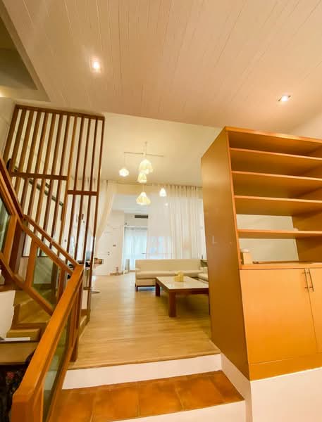 5-BR Townhouse, Bangkok, Phra Kanong Nua, Watthana, Bangkok, 5 Bedrooms, 300 sqm, Townhouse For Rent, by Vichai  Annavakulthorn, 500290042 - DDproperty.com