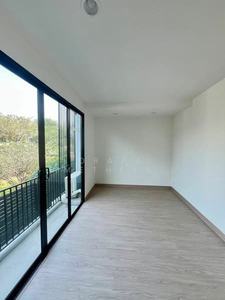 The Author - Ratchada 32, Bangkok, Soi Ratchadaphisek 36, Chan Kasem, Chatuchak, Bangkok, 3 Bedrooms, 227 sqm, Townhouse For Sale, by Orapa Sumetheesirisakul, 500290084 - DDproperty.com