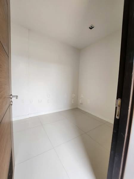 3-BR Townhouse, Bangkok, Khlong Tan Nua, Watthana, Bangkok, 3 Bedrooms, 350 sqm, Townhouse For Sale, by Orapa Sumetheesirisakul, 500290100 - DDproperty.com