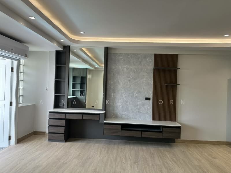 Regent 71 Place, Bangkok, Phra Kanong Nua, Watthana, Bangkok, 4 Bedrooms, 350 sqm, Townhouse For Rent, by Vichai  Annavakulthorn, 500290324 - DDproperty.com