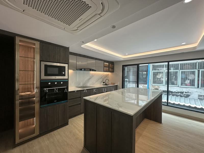 Regent 71 Place, Bangkok, Phra Kanong Nua, Watthana, Bangkok, 4 Bedrooms, 350 sqm, Townhouse For Rent, by Vichai  Annavakulthorn, 500290324 - DDproperty.com