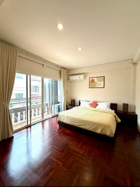 undefined, Bangkok, Phra Kanong, Khlong Toei, Bangkok, 5 Bedrooms, 400 sqm, Townhouse For Rent, by Vichai  Annavakulthorn, 500290440 - DDproperty.com