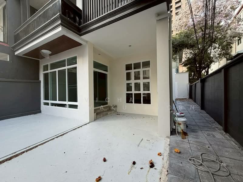 undefined, Bangkok, Phra Kanong, Khlong Toei, Bangkok, 5 Bedrooms, 400 sqm, Townhouse For Rent, by Vichai  Annavakulthorn, 500290440 - DDproperty.com