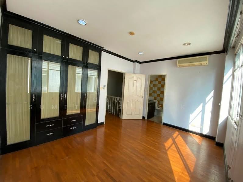 Baan Klang Krung Thonglor, Bangkok, 55 Soi Sukhumvit 55, Khlong Tan Nua, Watthana, Bangkok, 4 Bedrooms, 350 sqm, Townhouse For Sale, by Orapa Sumetheesirisakul, 500290507 - DDproperty.com