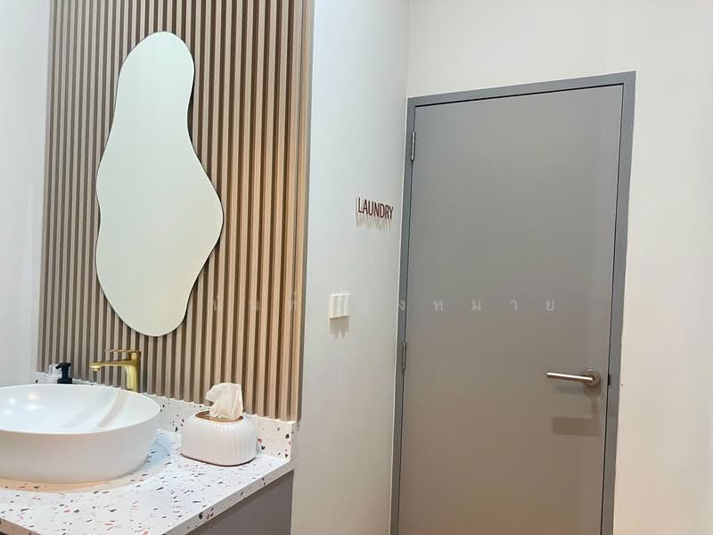 For Sale - Clinic for Takeover in Thonglor Main Road 5 Minutes Drive form BTS, Bangkok