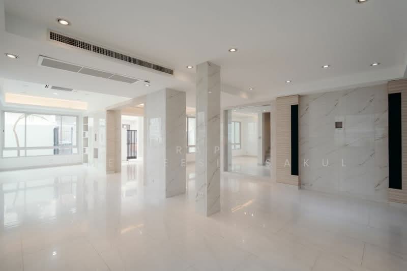 4-BR Townhouse, Bangkok, Khlongtoei Nua, Watthana, Bangkok, 4 Bedrooms, 440 sqm, Townhouse For Sale, by Orapa Sumetheesirisakul, 500290624 - DDproperty.com