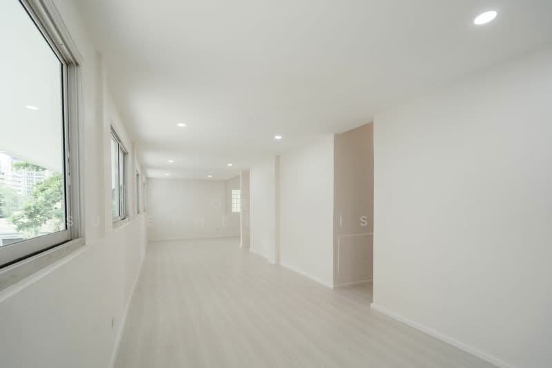4-BR Townhouse, Bangkok, Khlongtoei Nua, Watthana, Bangkok, 4 Bedrooms, 440 sqm, Townhouse For Sale, by Orapa Sumetheesirisakul, 500290624 - DDproperty.com