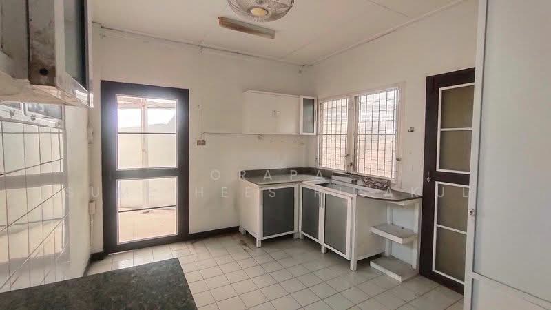 3-BR House, Bangkok, Phra Kanong Nua, Watthana, Bangkok, 3 Bedrooms, 250 sqm, Single Detached House For Sale, by Orapa Sumetheesirisakul, 500290692 - DDproperty.com