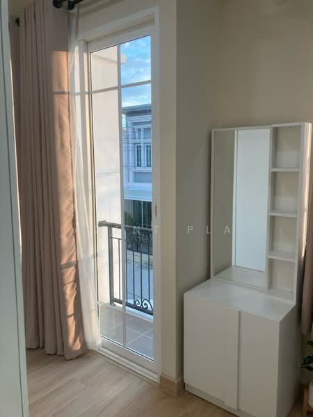 Townhome for rent, fully furnished, ready to move in, GoldenTown Sukhumvit-Lasalle (SPSAD3973), Samut Prakan, Samrong Nua, Muang Samut Prakarn, Samut Prakan, 3 Bedrooms, 96 sqm, Townhouse For Rent, by Agent Pla, 500290726 - DDproperty.com