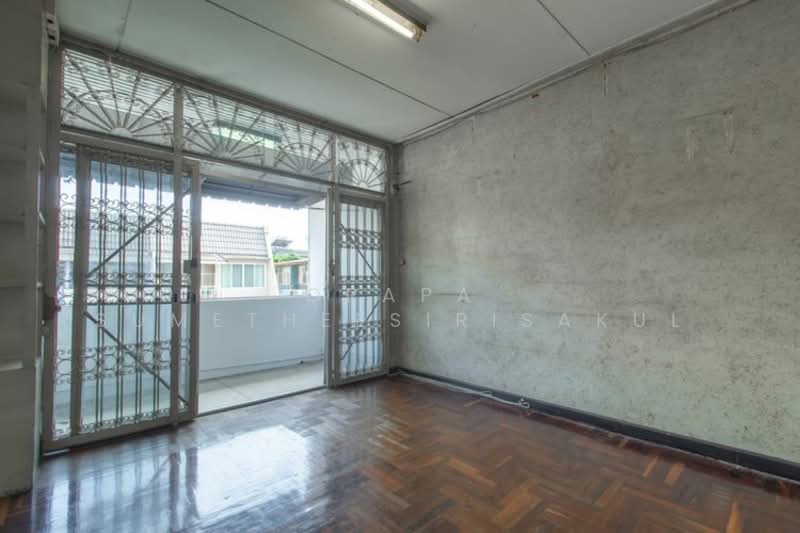 For Sale - 4-BR Townhouse, Bangkok