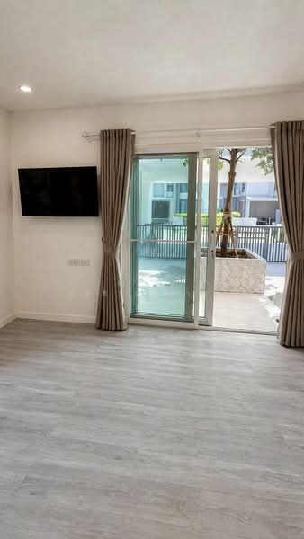 สราญสิริ ศรีวารี 1 (Saransiri Srivaree 1), Samut Prakan, Srisa Chorakhe Noi, Bang Sao Thong, Samut Prakan, 4 Bedrooms, 240 sqm, Single Detached House For Rent, by ณภัทร พรสิริเมธากุล, 500290880 - DDproperty.com