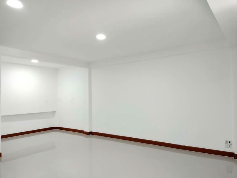 Town House of Rent in Thonglor Ideal for Clinic Office, Bangkok, Khlong Tan Nua, Watthana, Bangkok, , 300 sqm, Retail Space For Rent, by Chutinun Mungmai, 500290970 - DDproperty.com