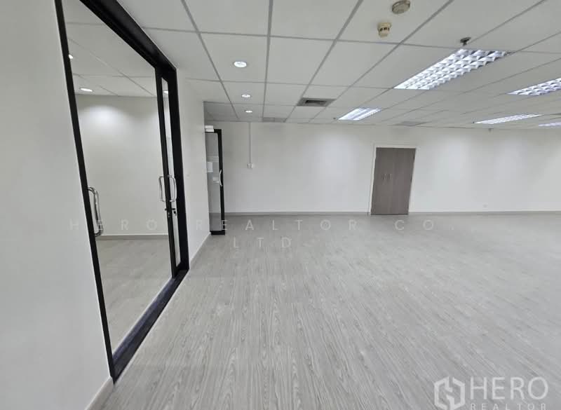 For Rent Office Space 358 sqm in Khlong Toei, Bangkok near BTS Asok & MRT Sukhumvit HRE00712, กรุงเทพ, คลองตัน, คลองเตย, กรุงเทพ, 358 ตร.ม., สำนักงาน ให้เช่า, โดย Hero Realtor Co., Ltd., 500291004 - DDproperty.com